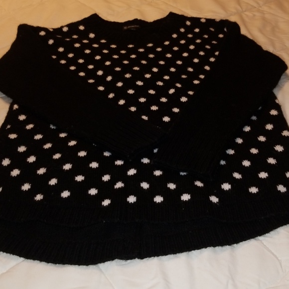 $5 ITEM. Black and white pockadot sweater - Picture 2 of 8